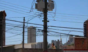 Furto de energia no Brasil gerou custo de R$ 10,3 bilhões em 2024