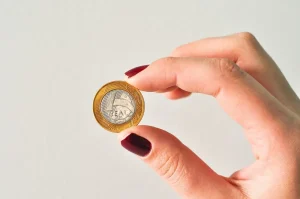 Dinheiro esquecido: 48 milhões de brasileiros ainda têm valores em bancos