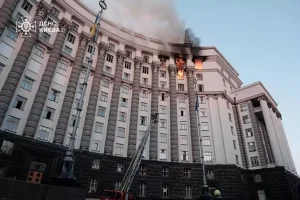 Rússia lança maior ataque aéreo contra Kiev desde o início da guerra