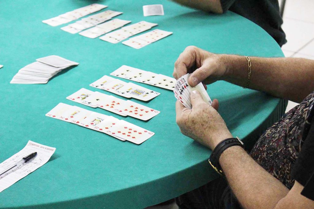 Administração Municipal de Lagoa dos Três Cantos por meio do CMDL realiza confraternização de entrega de prêmios aos vencedores do Municipal de Canastra Masculina