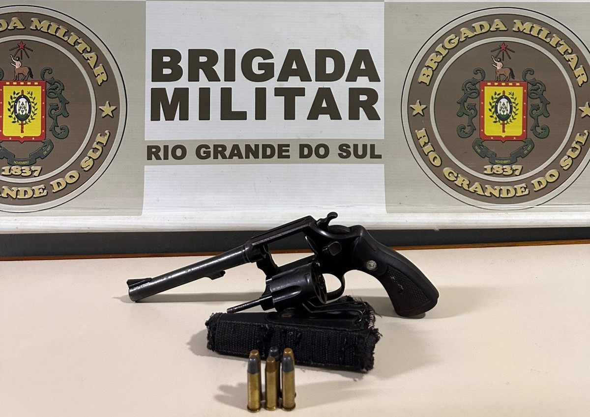 Brigada Militar apreende arma de fogo e munições em Carazinho