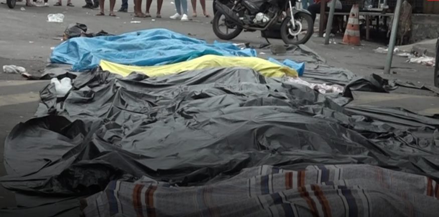 Comunidade do Rio amanhece com fila de corpos estendidos em praça depois de megaoperação policial