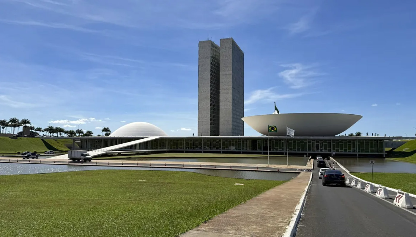 Em meio à crise nos Correios, Congresso pode aumentar orçamento de estatais