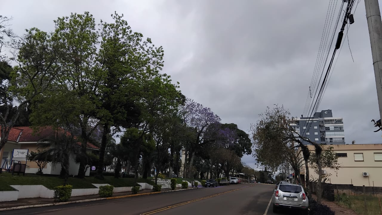 Fim de semana começa chuvoso, mas termina com sol e frio no RS
