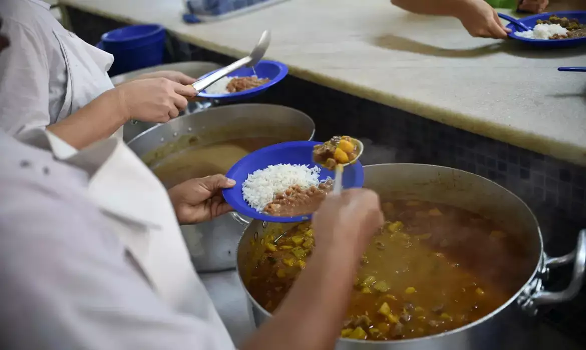Fome atinge 6,4 milhões de brasileiros, menor número em duas décadas
