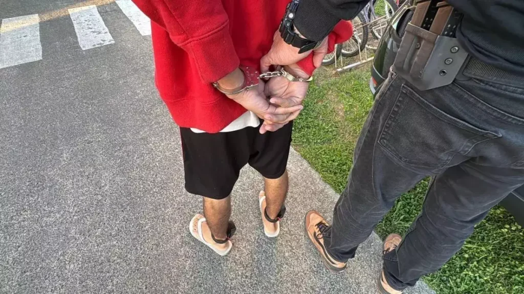 Polícia prende homem com duas tornozeleiras eletrônicas em Porto Alegre
