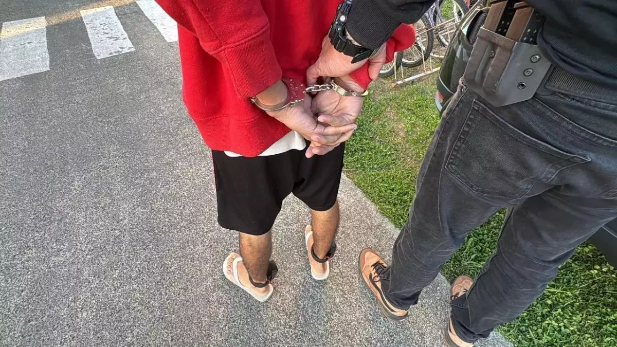 Polícia prende homem com duas tornozeleiras eletrônicas em Porto Alegre
