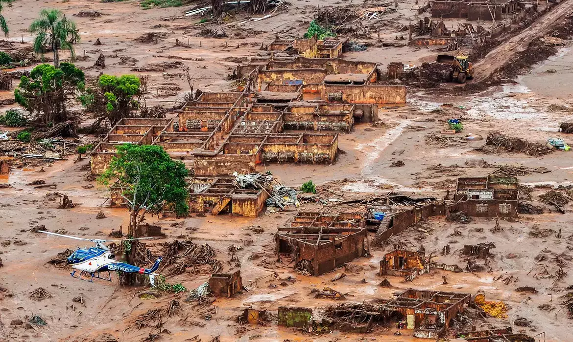 Samarco e Vale são multadas em quase R$ 2 bilhões