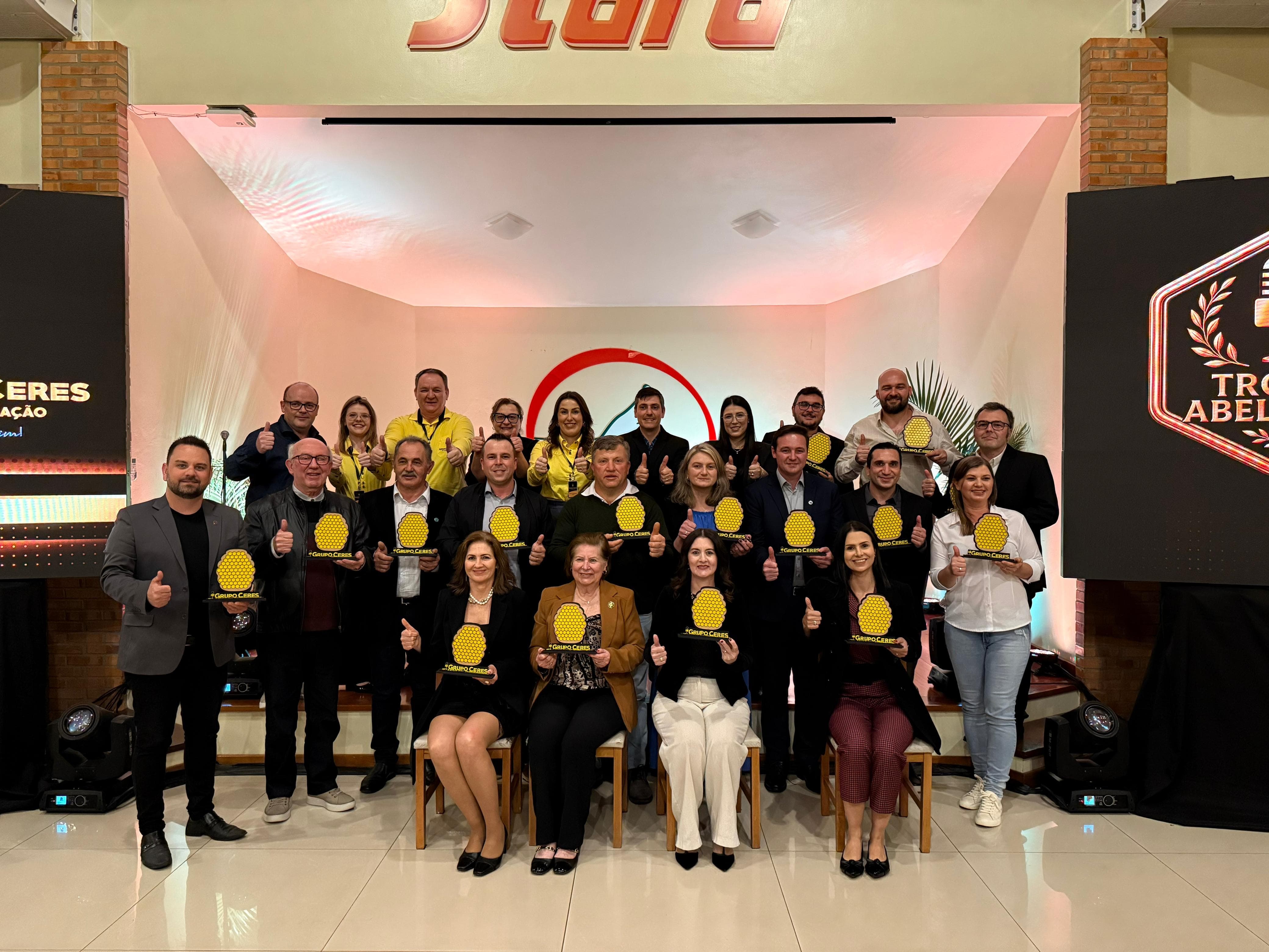 Troféu Abelheiro celebra os grandes nomes da apicultura e meliponicultura