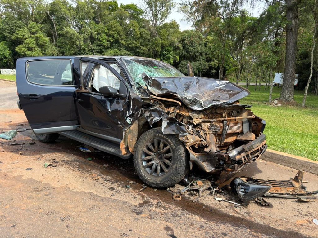 Acidente entre carro e caminhão deixa 5 feridos na RS 223