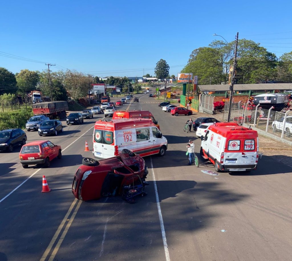 Acidente na Avenida Flores da Cunha mobiliza forças de salvamento na manhã da segunda-feira