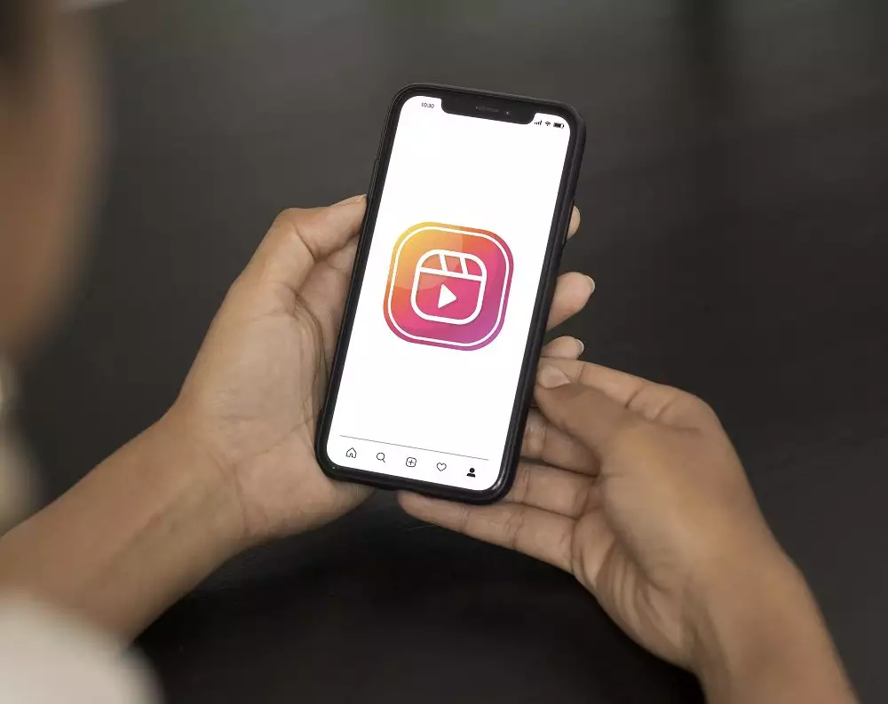 Dona do Facebook, Instagram e WhatsApp lucrou 16 bilhões com anúncios de golpes e produtos ilegais em 2024