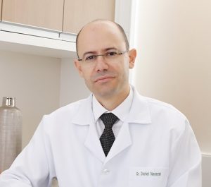 Dr. Daniel Navarini amplia trajetória acadêmica e recebe título de Pós-Doutor em Cirurgia
