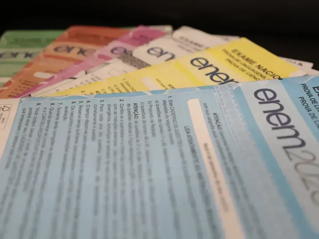 Entenda como é calculada a nota das provas objetivas do Enem 2025