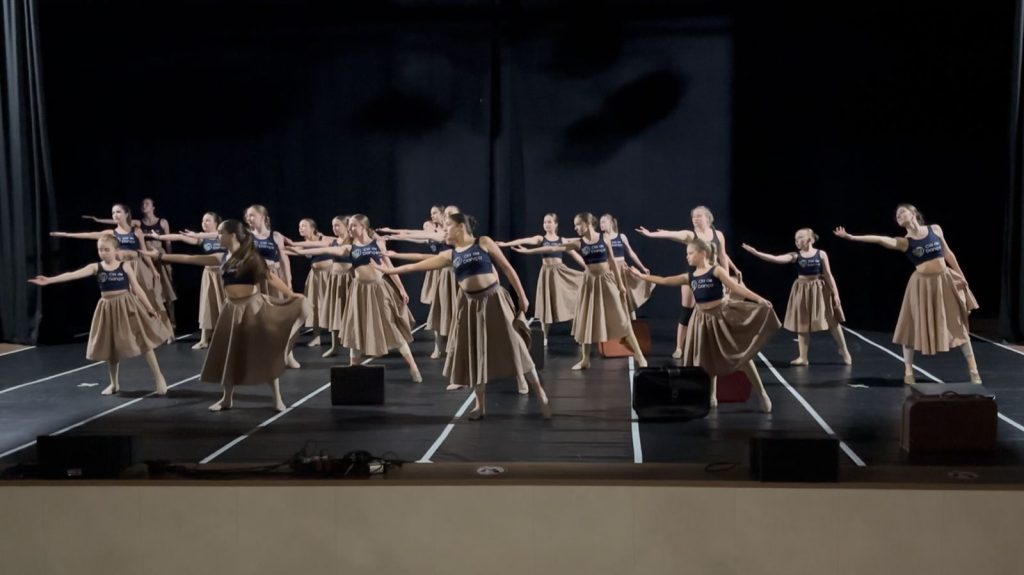 Espetáculo “Passos do Tempo” reúne 113 bailarinas da I9 Academia no Centro de Eventos de Tapera