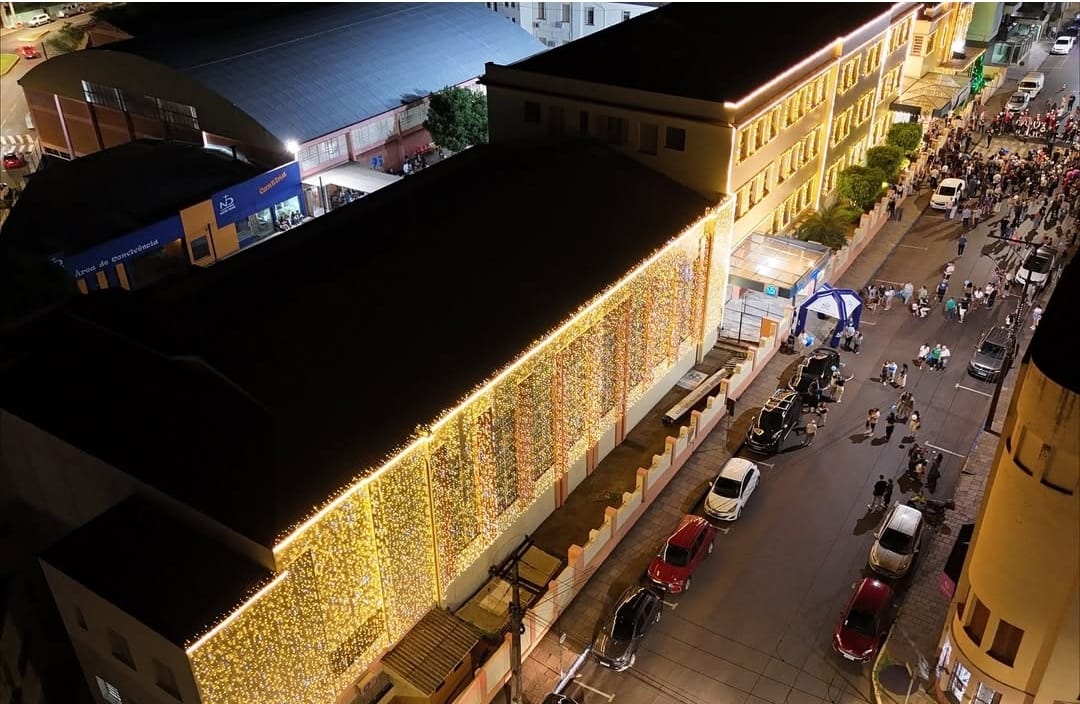 Notre Dame Aparecida comemora 95 anos e realiza festividade com acendimento das Luzes de Natal