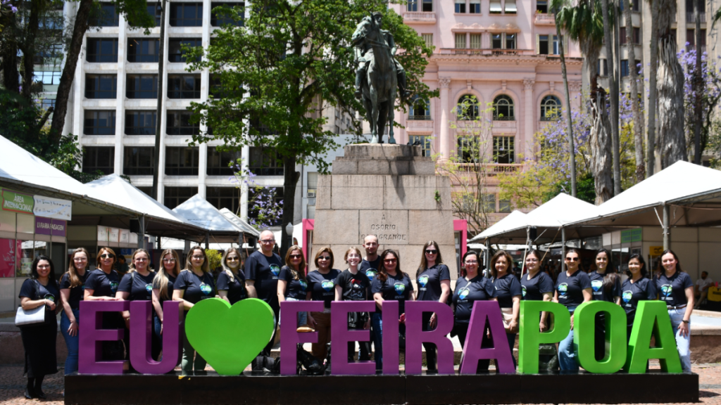 Comitiva de Não-Me-Toque prestigia Feira do Livro de Porto Alegre em viagem cultural de estudos
