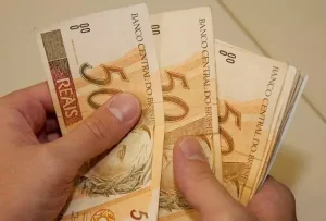 Pagamento da primeira parcela do 13º salário e Black Friday serão na mesma data em 2025