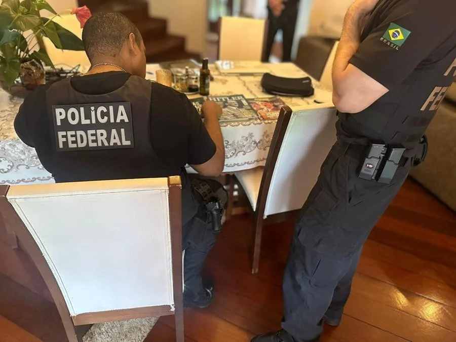 Ação que investiga criação de deepnudes de deputados e senadores encontra livros sobre nazismo em Lajeado