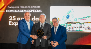 Presidente Nei César Manica recebe homenagem pelos 25 anos da Expodireto Cotrijal