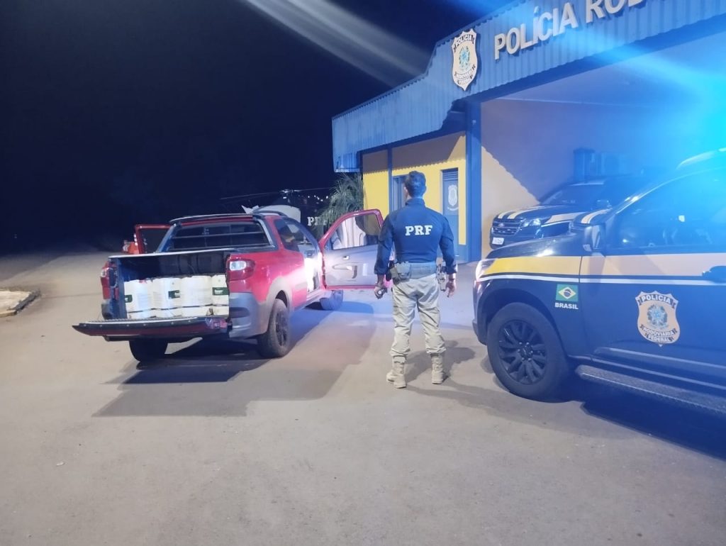 Sarandi: PRF prende contrabandista com mais de 700 litros de agrotóxicos