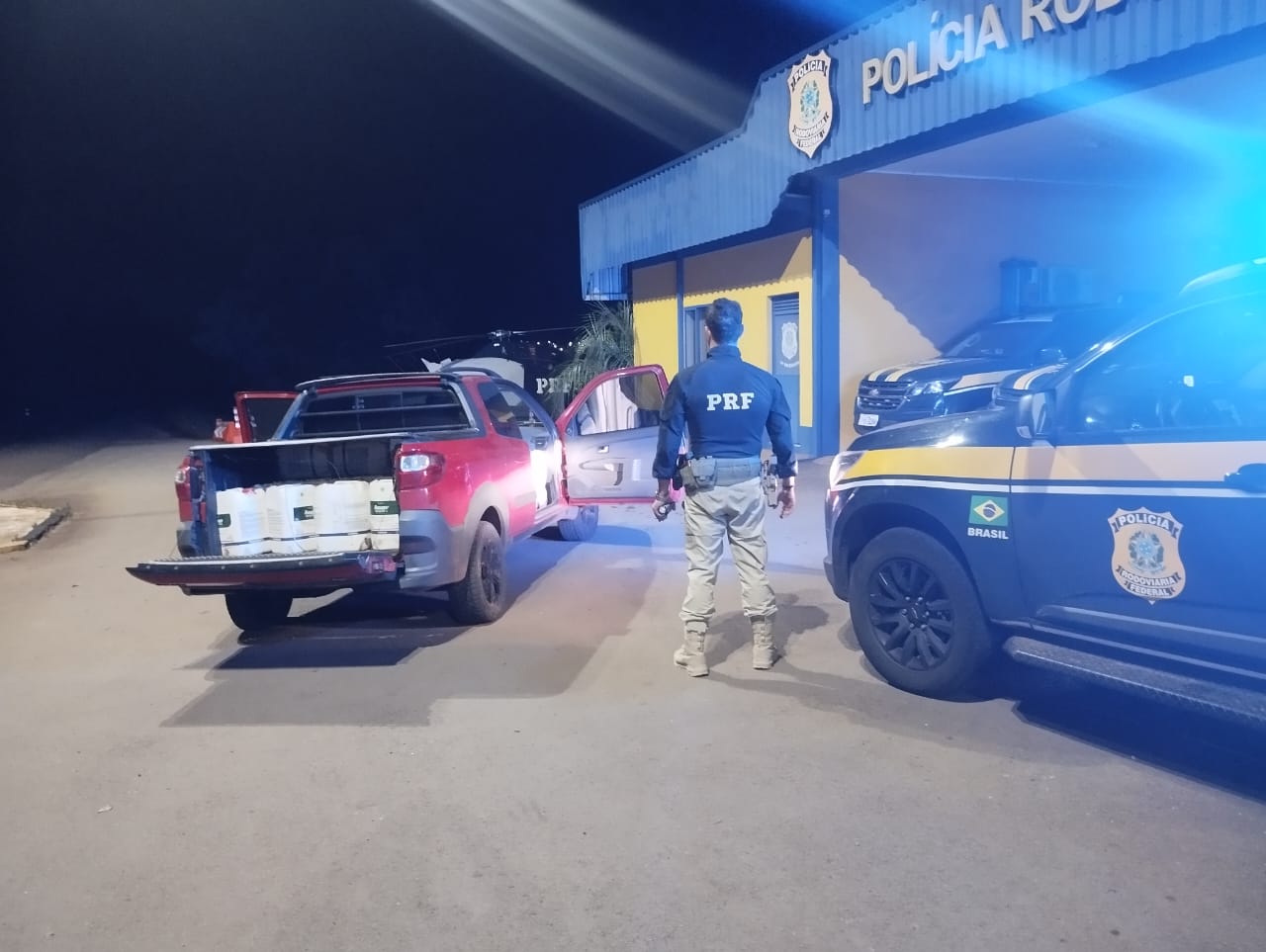 Sarandi: PRF prende contrabandista com mais de 700 litros de agrotóxicos