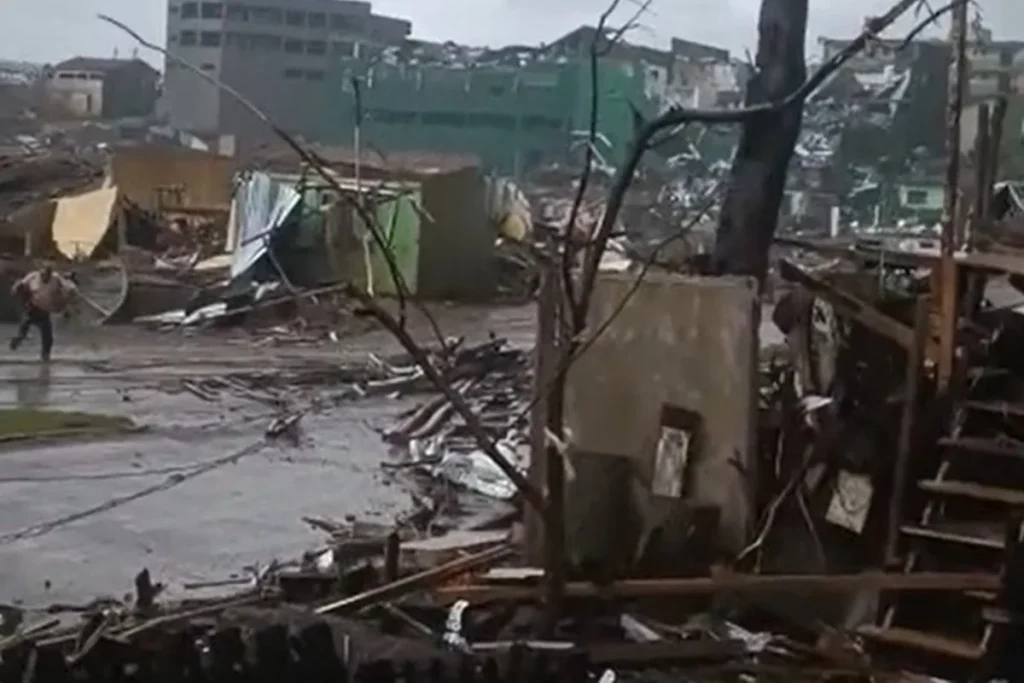 Tornado que destruiu cidade no Paraná pode ter ultrapassado 250 km/h. 
