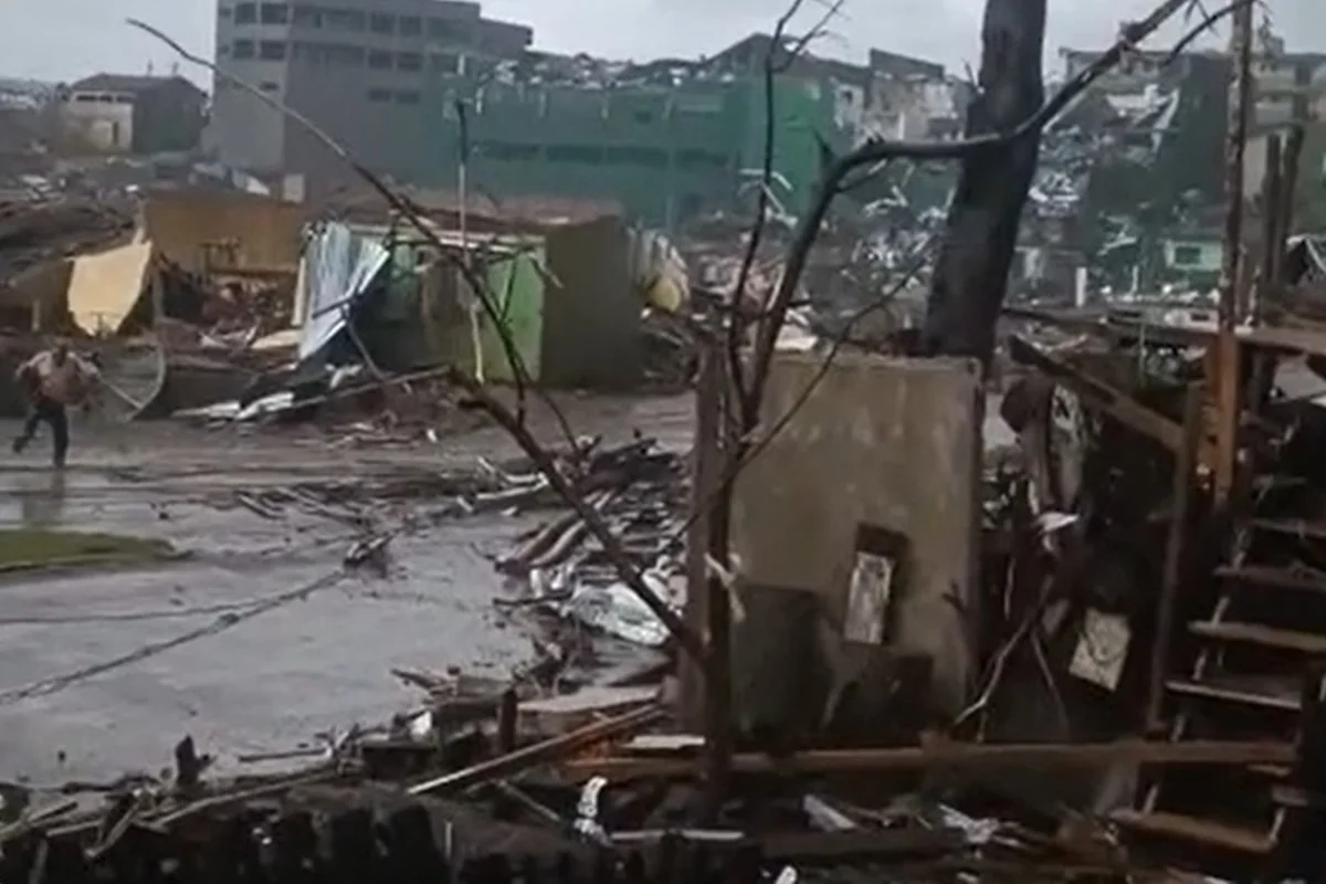 Tornado que destruiu cidade no Paraná pode ter ultrapassado 250 km/h. 