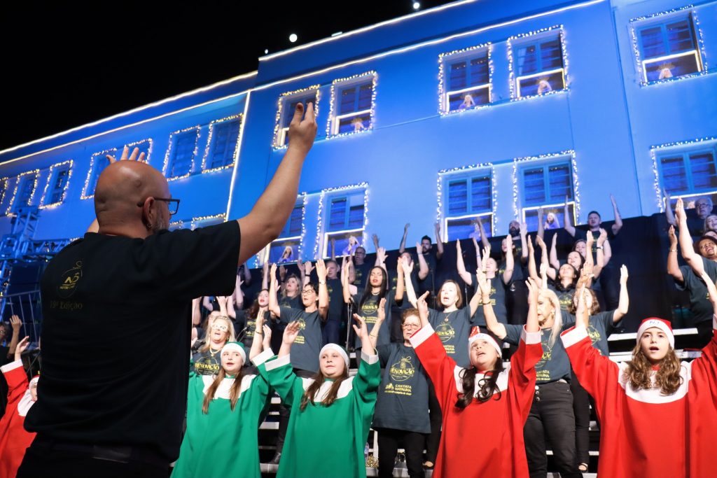 Cantata Natalina faz a esperança resplandecer entre os carazinhenses