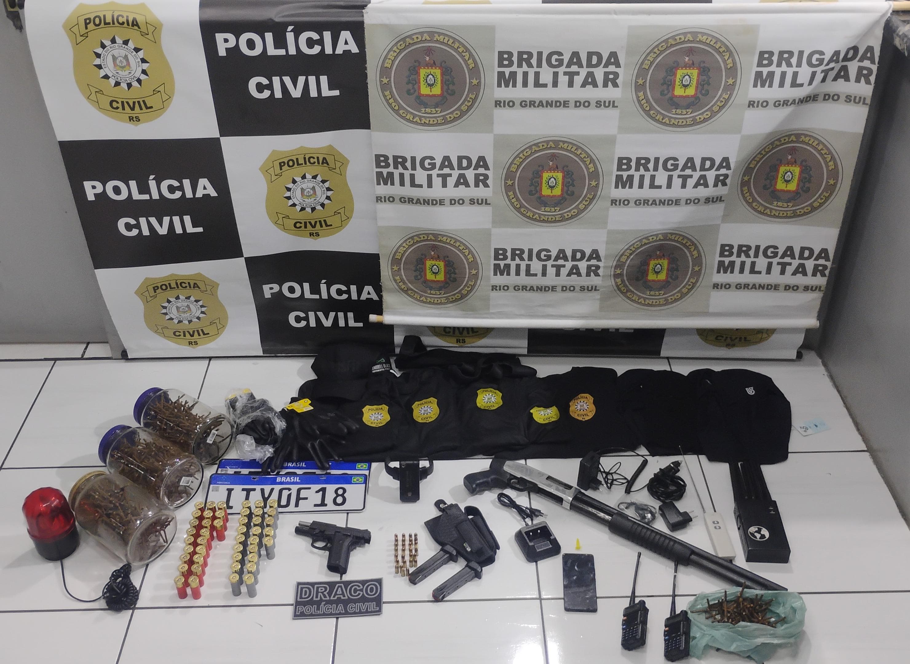 Dois homens são presos com veículo roubado e armas de fogo pela Brigada Militar em Fontoura Xavier