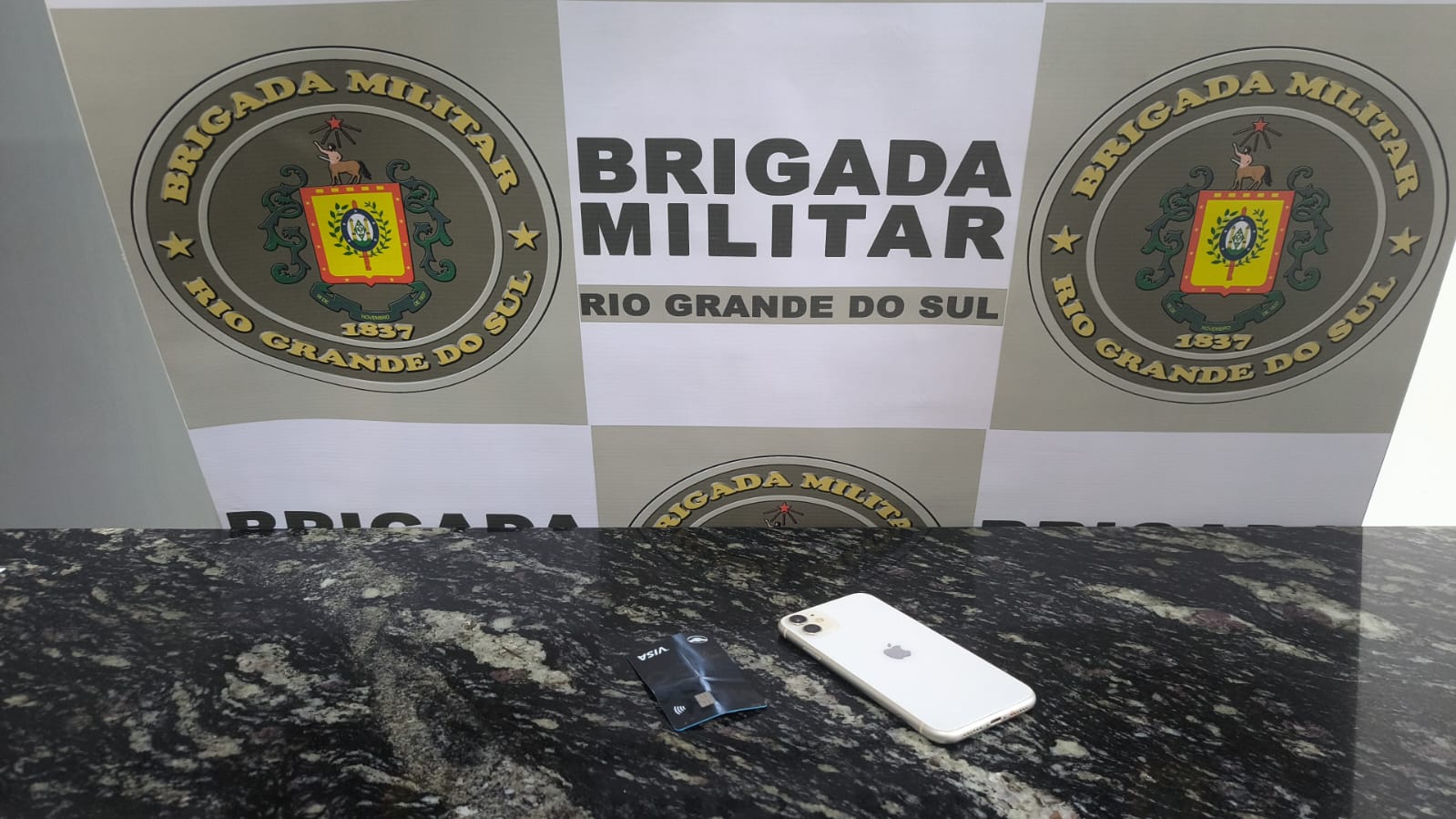 Em ação rápida, Brigada Militar prende suspeitos de roubo e recupera celular em Soledade