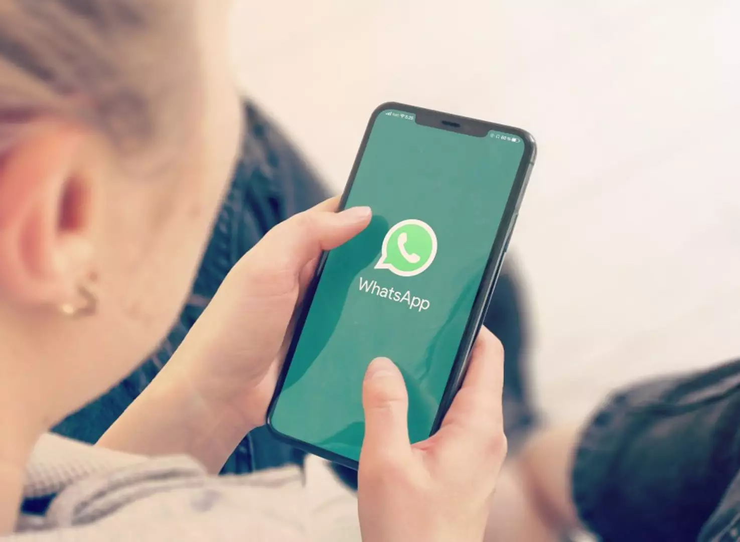 Os brasileiros estão falando menos de política no WhatsApp