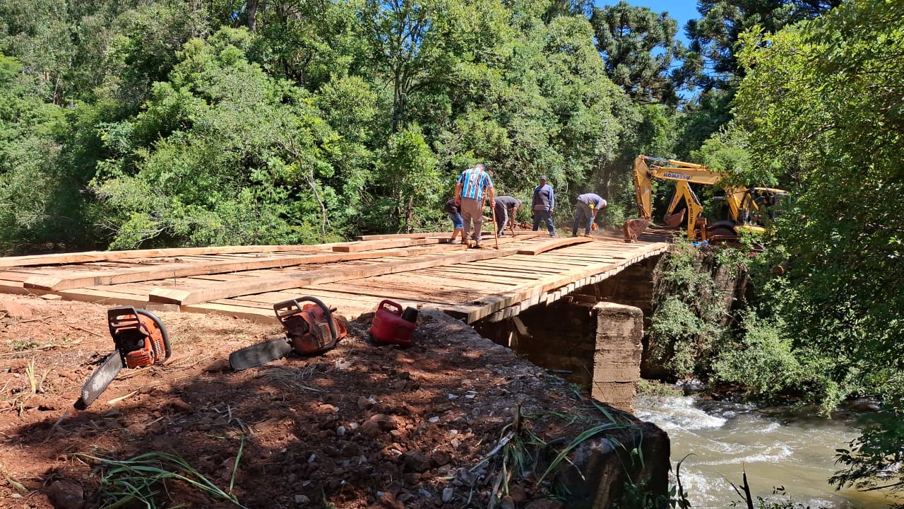 Parceria entre Colorado e Não-Me-Toque garante reforma de ponte entre os municípios