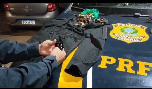 PRF prende 2 criminosos com armas e munições em Sarandi