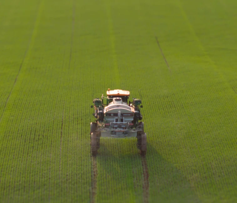 Pulverizador agrícola: por que investir em autopropelidos?
