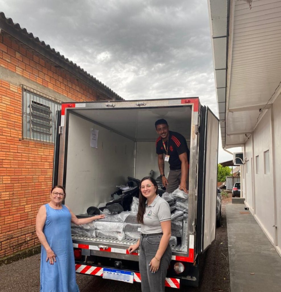 Lagoa dos Três Cantos recebe 20 computadores por meio do Programa Sustentare