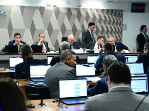 Proposta do fim de jornada de trabalho 6×1 é aprovada em comissão do Senado e vai ao plenário