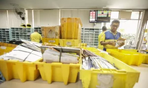 Correios planejam demitir 15 mil funcionários