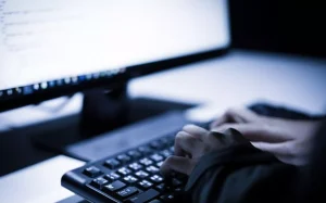 Homem é condenado a nove anos de prisão por ataque cibernético que derrubou sistemas do Tribunal de Justiça gaúcho