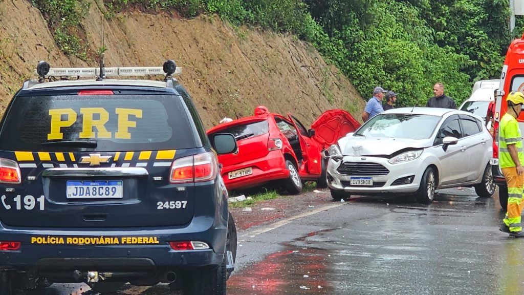 PRF atende grave acidente na BR-386, em Pouso Novo