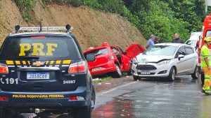 PRF atende grave acidente na BR-386, em Pouso Novo