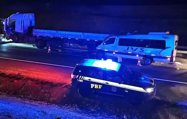 Acidente em Soledade deixa professora morta e 14 feridos na BR-386