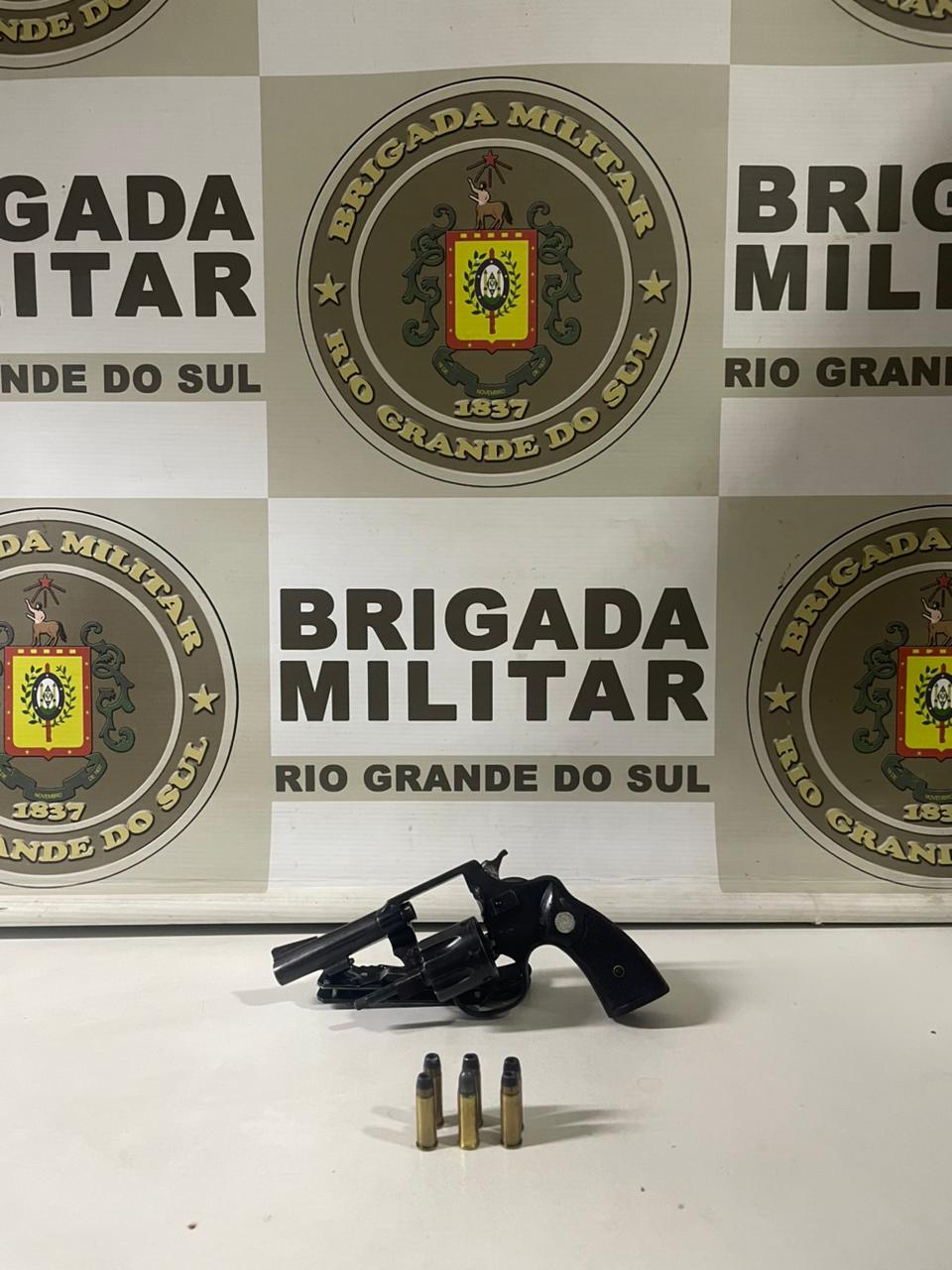 Brigada Militar apreende arma de fogo durante ação da Força Tática em Carazinho