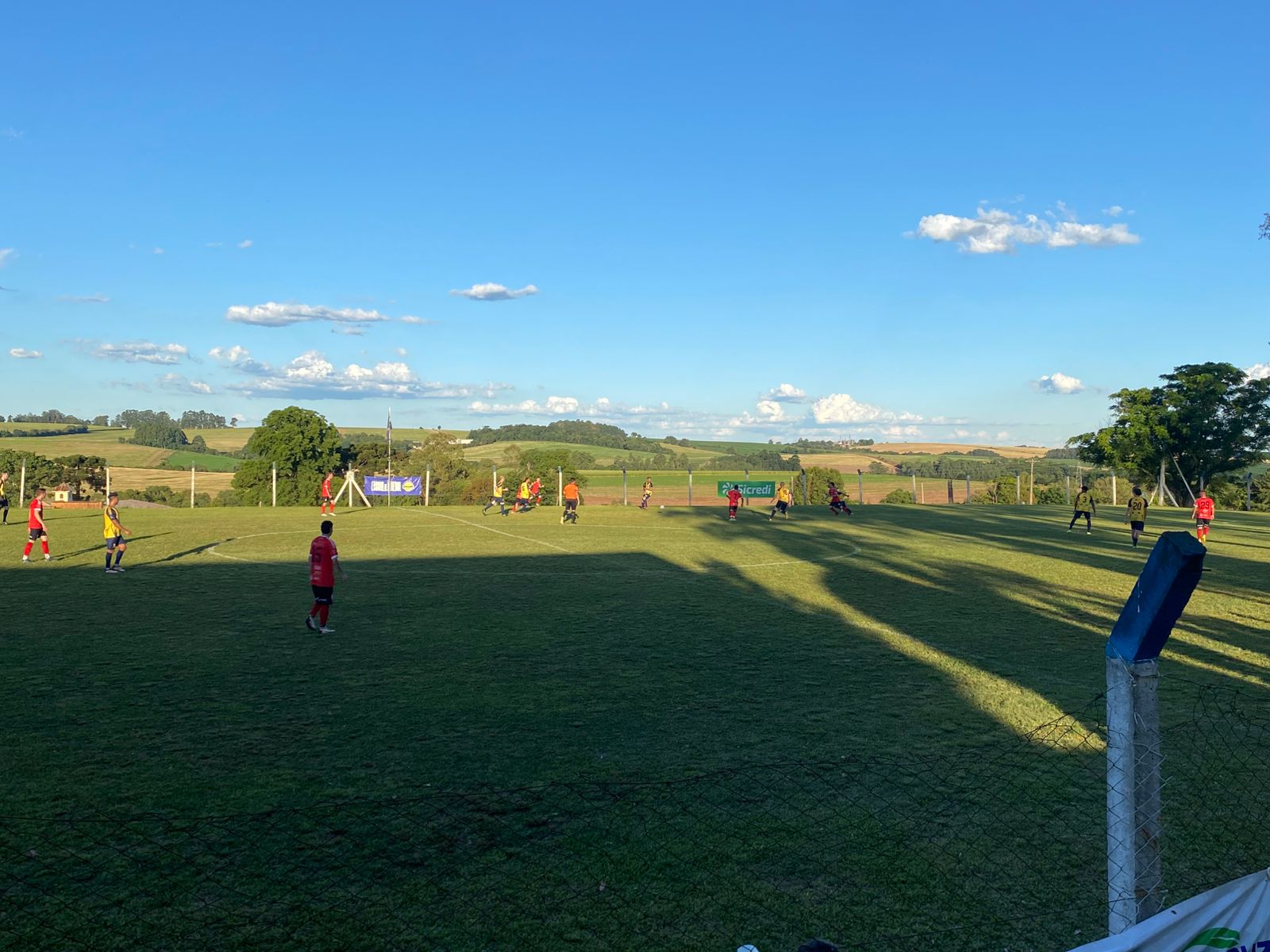 Sabiá Branco e Ipiranga vencem na rodada do campeonato municipal de campo de Não-Me-Toque