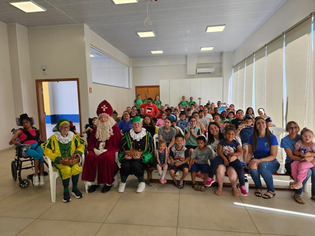 São Nicolau emociona crianças e idosos em Não-Me-Toque e mantém viva tradição trazida pela etnia holandesa