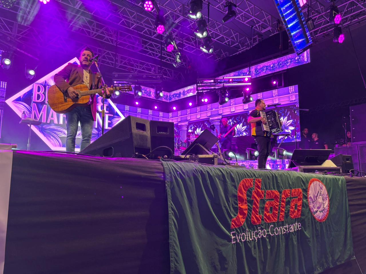 Show de comemoração dos 65 anos da Stara reúne grande público beneficiando entidades