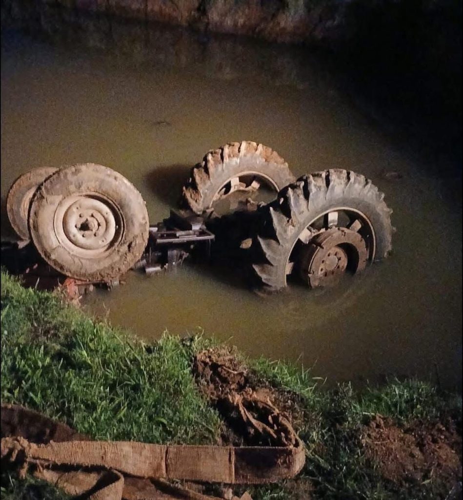 Agricultor morre após trator tombar em açude no interior de Alto Alegre