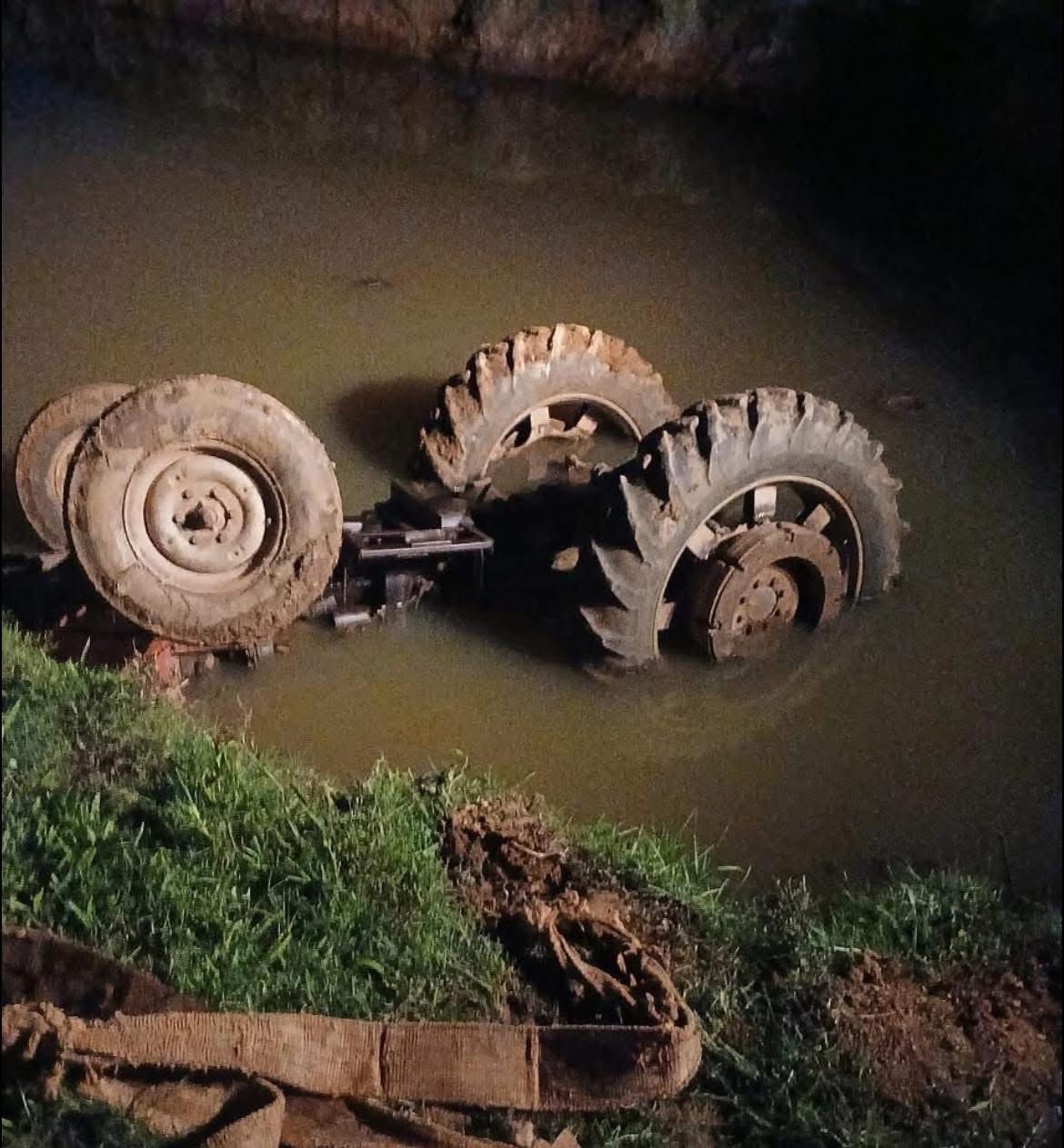 Agricultor morre após trator tombar em açude no interior de Alto Alegre