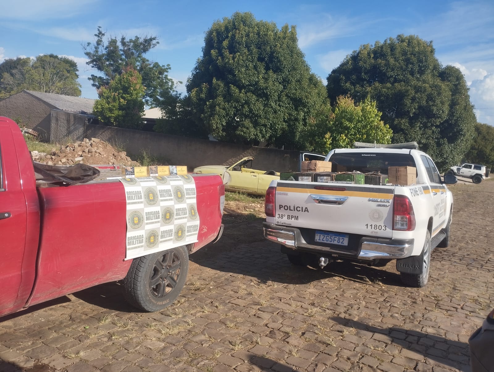 Brigada Militar aprende carga de quase 25 mil maços de cigarros contrabandeados em Barros Cassal