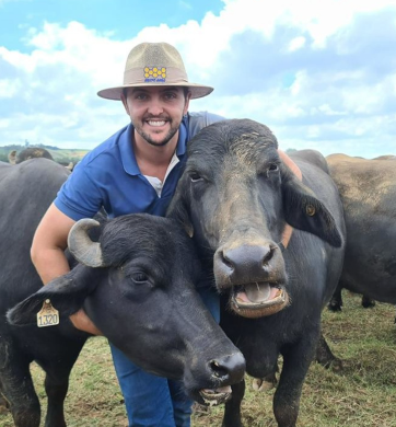 Criador se torna influencer para desmistificar os búfalos